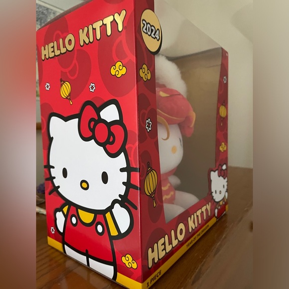 Hello Kitty 8" Year of the Dragon 2024 Boxed Plush (Limited Edition) - Picture 5 of 15